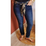 Jean coupe Skinny avec son foulard fantaisie