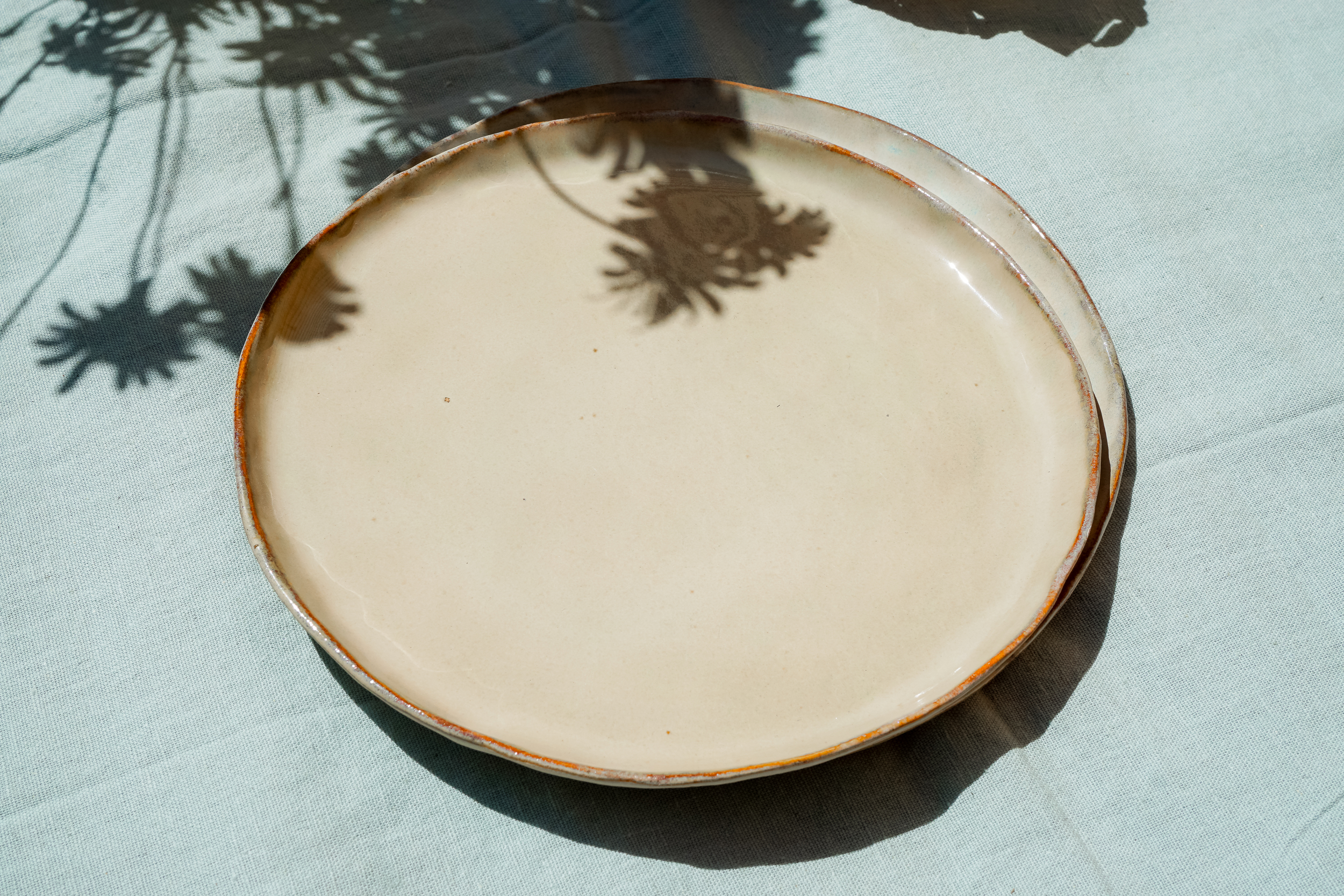 Assiette émail olive artisanale faite main Nagori