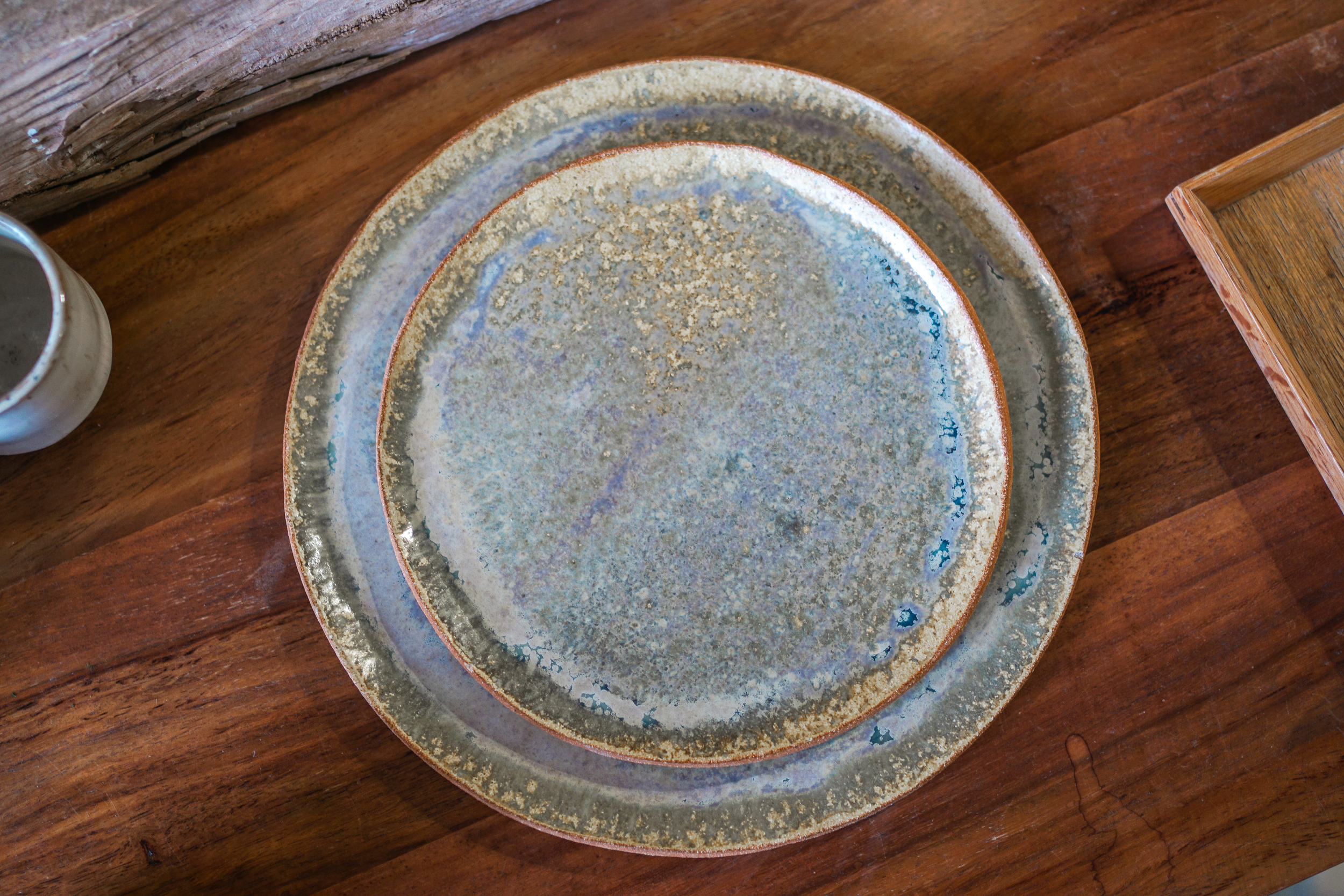 Assiette principale émail vert lichen