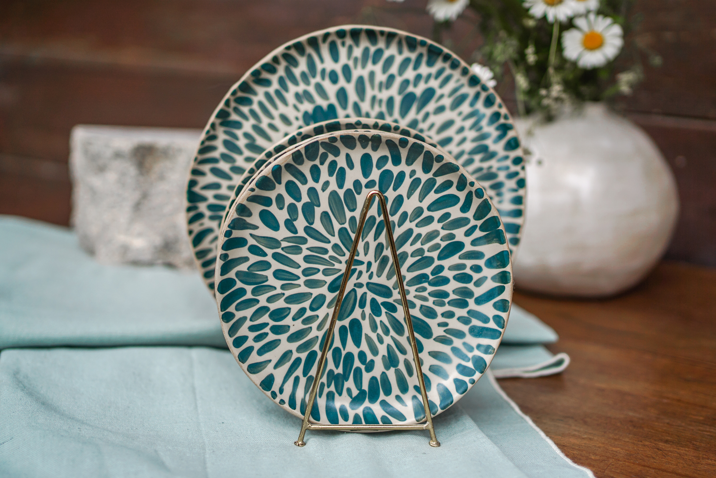 présentoir lot dassiette bleu nuit