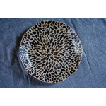 Assiette creuse modelée à la main à motifs noirs touche de pinceau Komorebi