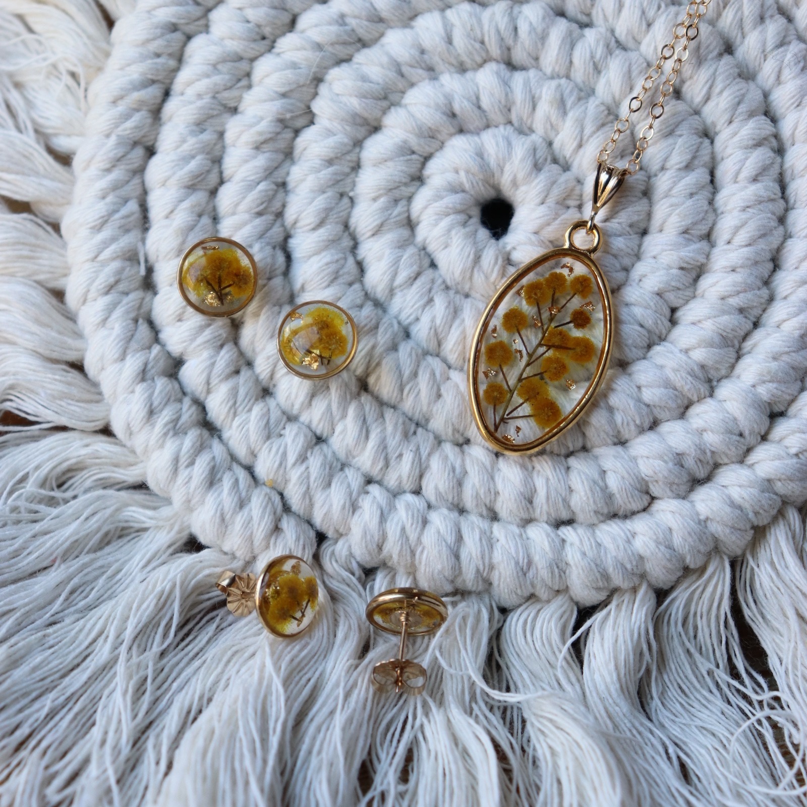 Boucles dOreilles et collier mimosa