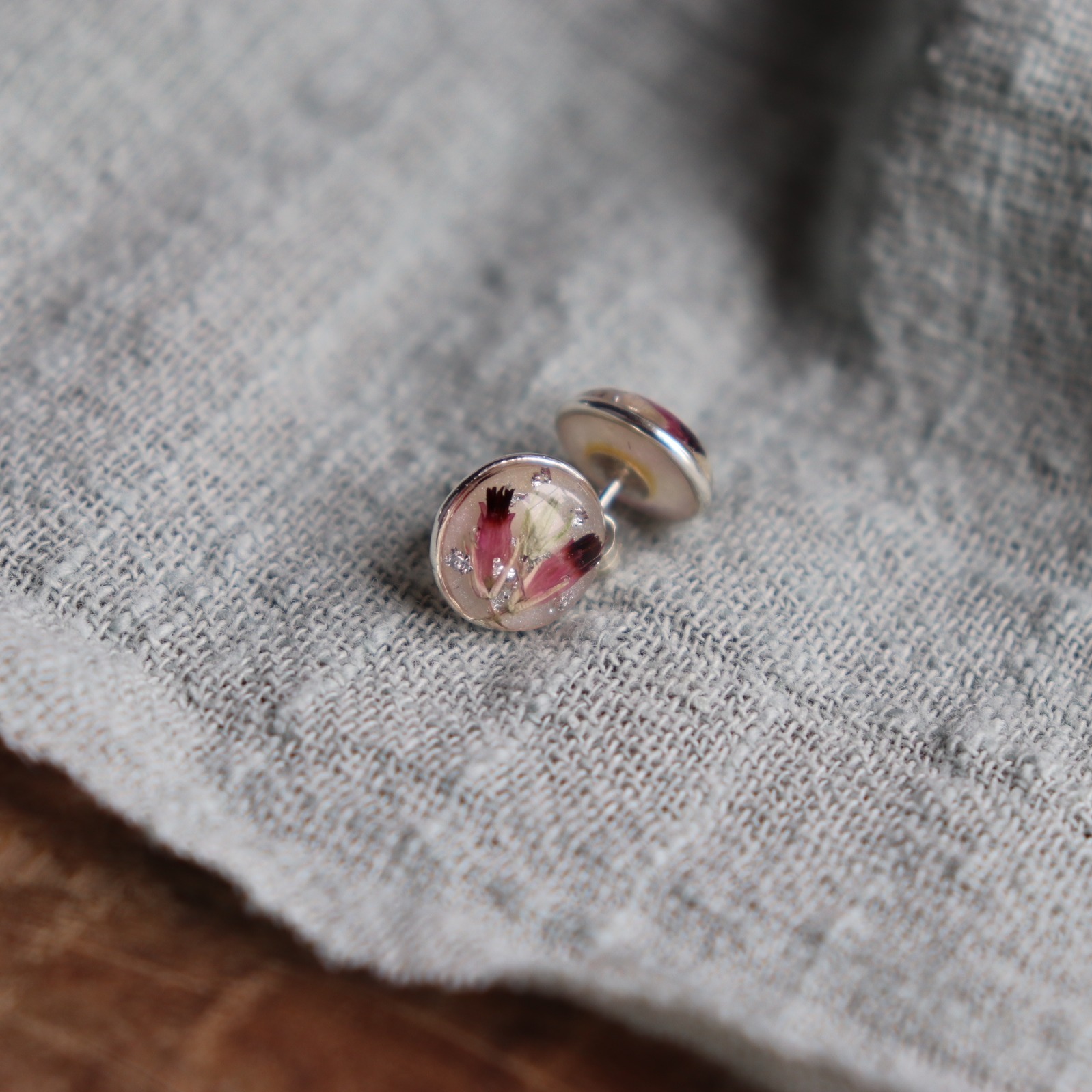 boucles-oreilles-clous-argent-925-bruyere-fleurs-sechees-symbole-amour-profond