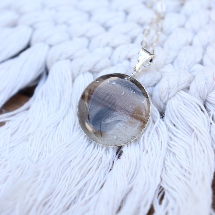 collier medaillon souvenir poils animal plume argent 925