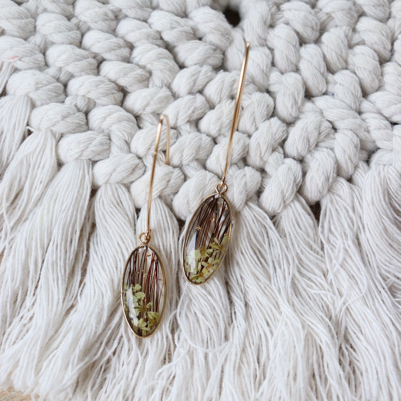 boucles oreilles personnalise poils animal crin cheval fleurs sechees carotte gold filled