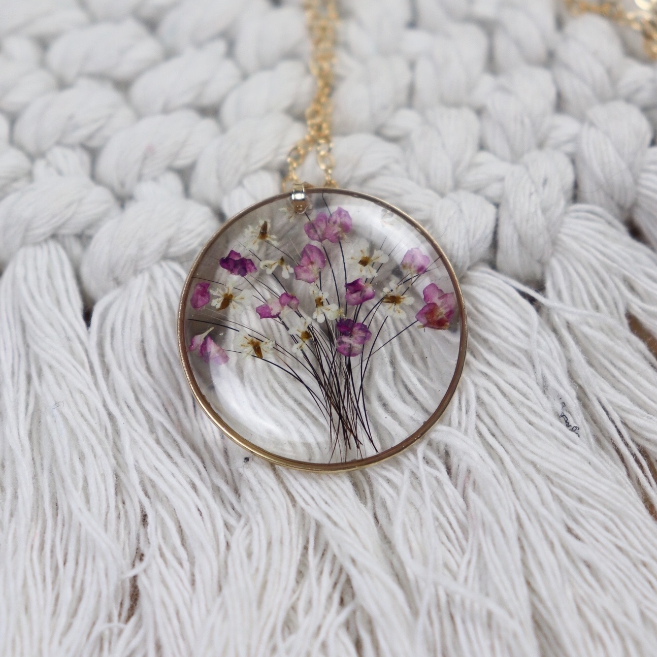 Collier arbre de vie poils animaux fleurs sechees or lamine