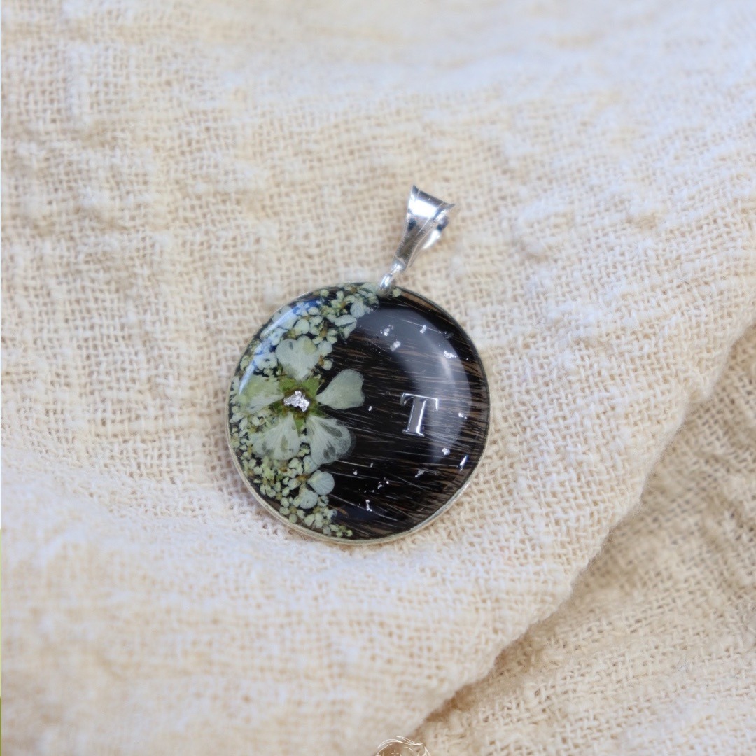 collier argent massif poils de chien croissant de lune fleurs sechees