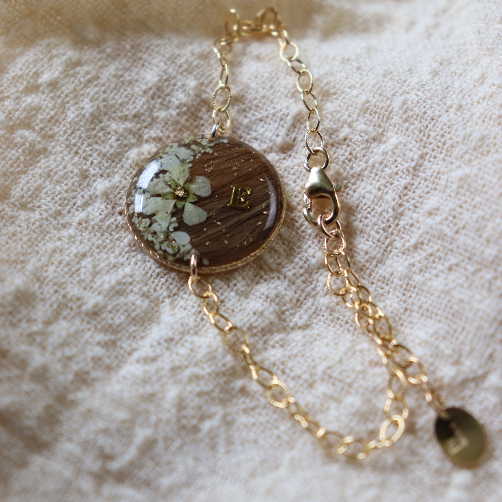 bracelet gold filled poils de chien fleurs sechees