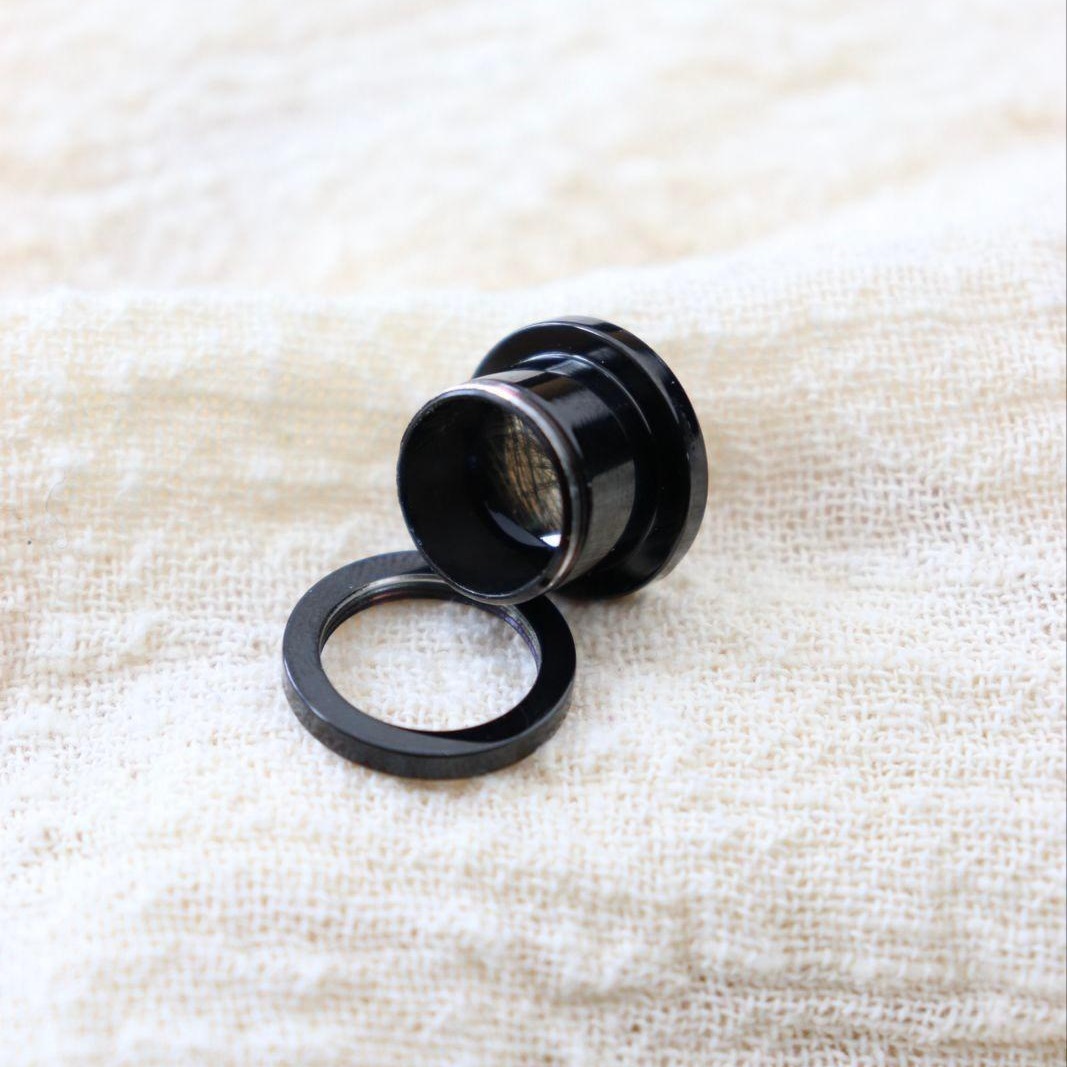 tunnel oreille acier chirurgical noir devissable poils de chien
