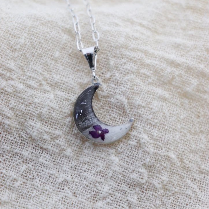 pendentif lune pose poils de chien souvenirs