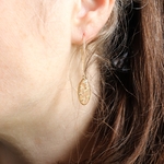 boucles doreilles personnalisees crin de cheval, resine ecologique et fleurs sechees