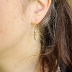 Boucles doreilles personnalisables en crin de cheval, resine ecologique et fleurs sechees