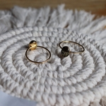 bague or lamine pierre de resine crin ou poils animaux et fleurs sechees