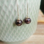 boucles d'oreilles perles petales oeillet seches resine amour maternel