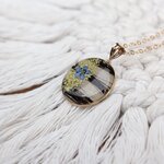 collier sur-mesure recto crin de cheval, fleurs sechees resine gold filled