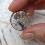 collier arbre de vie poils animaux resine fleurs sechees