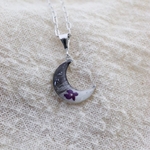 Pendentif lune pose poils de chien souvenirs