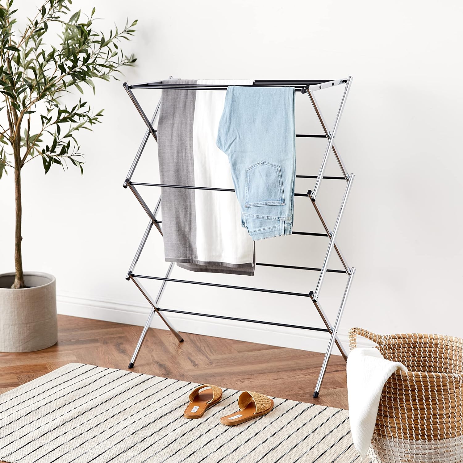 Étendoir à linge pliable Amazon Basics 7