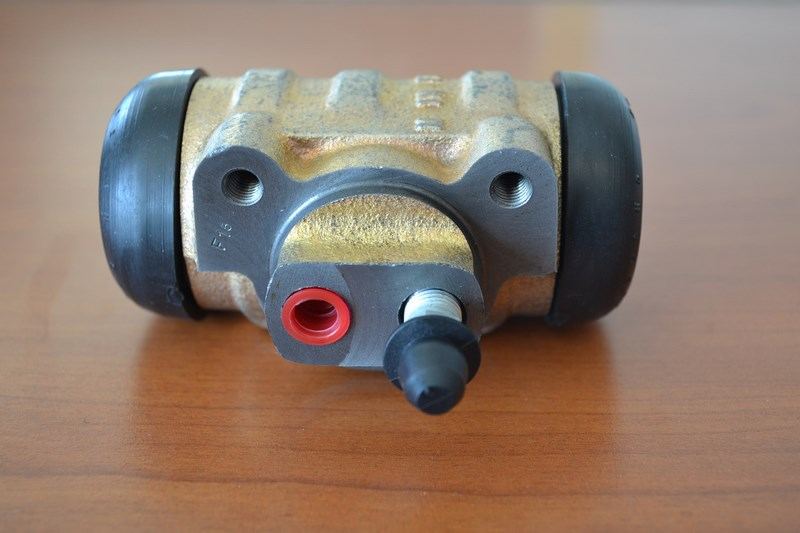 Cylindre de frein avant thermostable Peugeot 404, piston = 34.5mm
