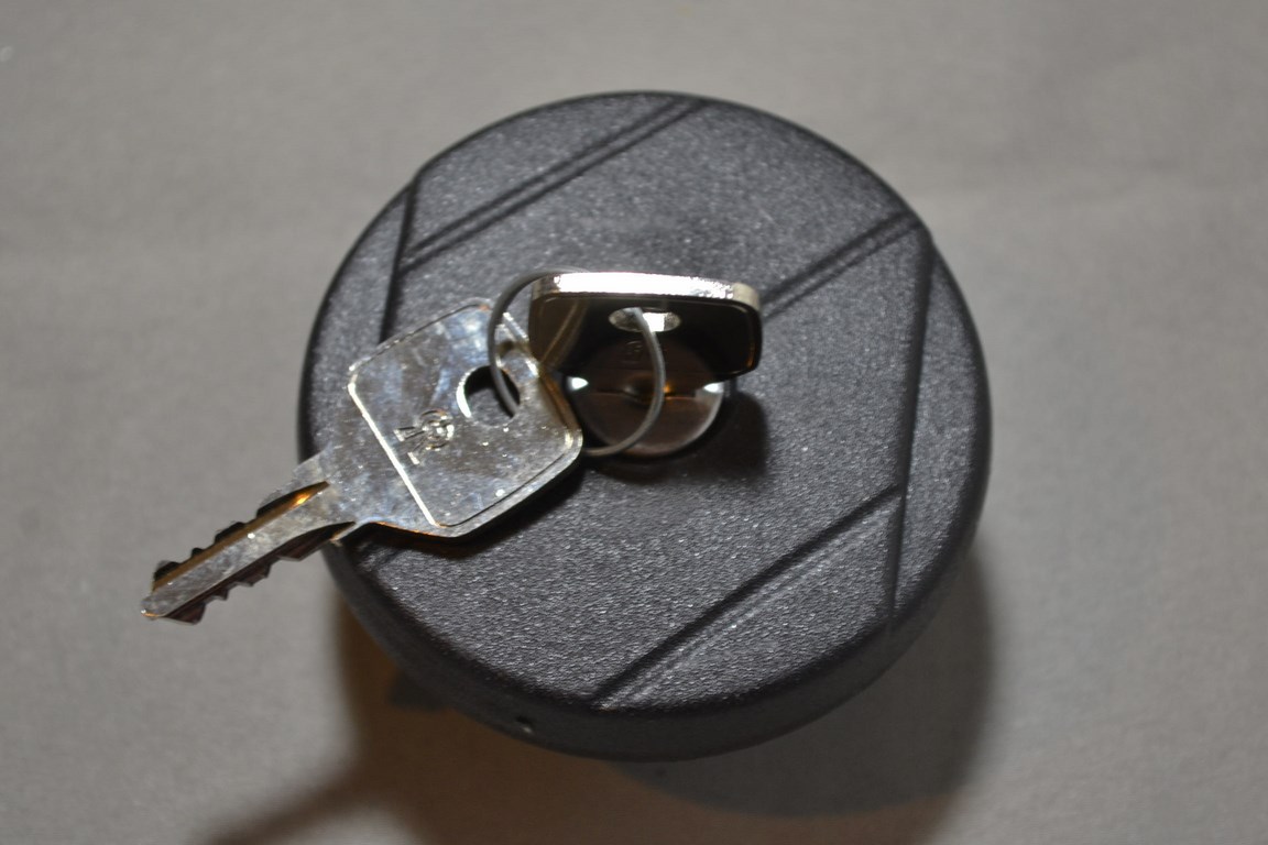 Bouchon réservoir essence / Diesel Peugeot 504 / 604 4 cylindres