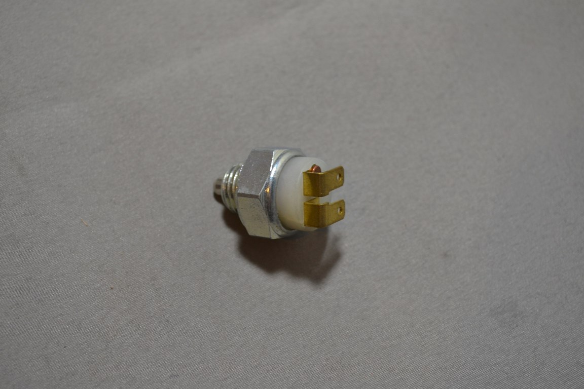 Contacteur feux de recul Peugeot 304 305 404 504 505 604 P4