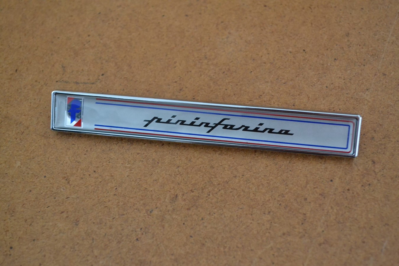 Monogramme d\'aile Pininfarina Peugeot 404 / 504 coupé / cabriolet