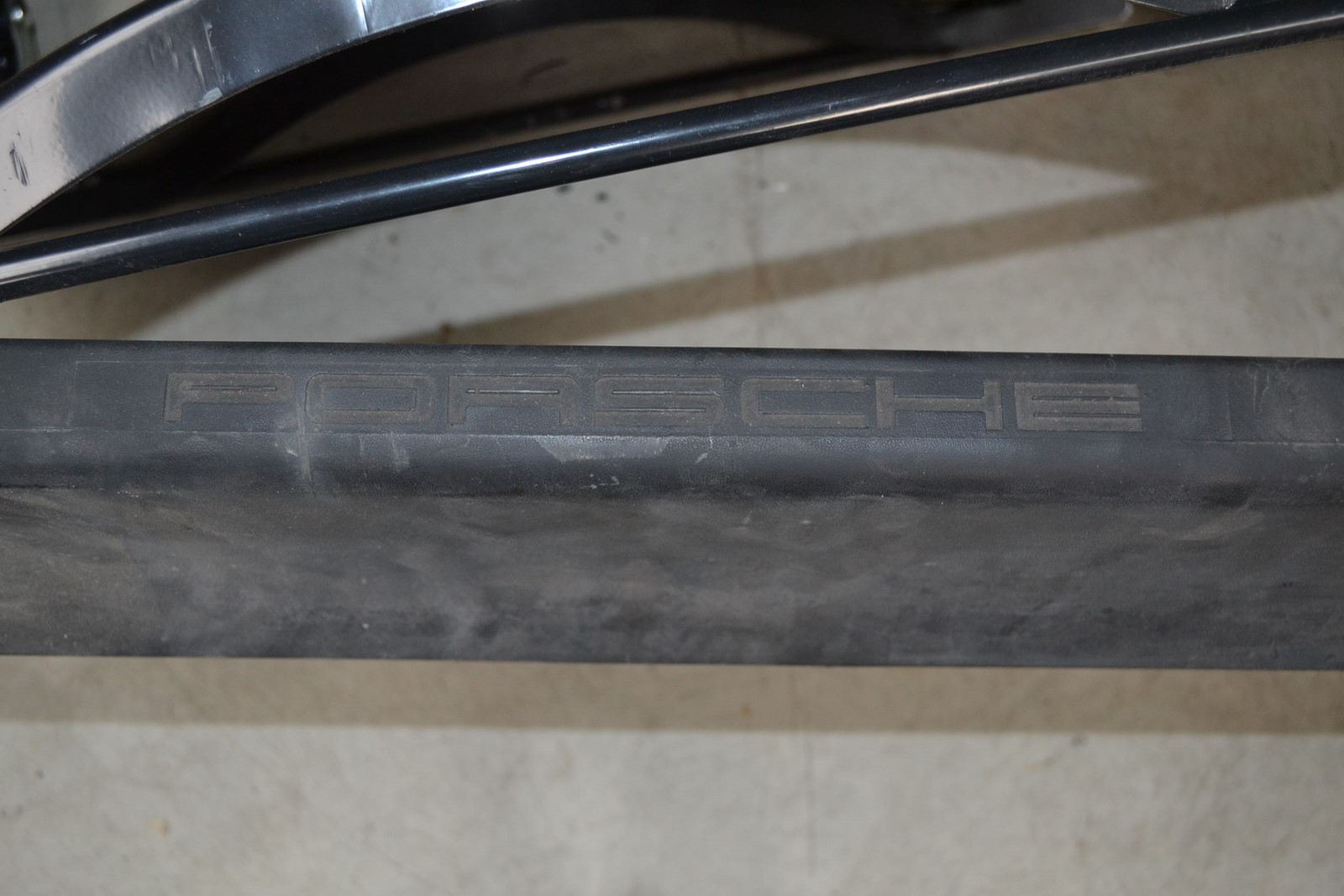 Becquet arrière Porsche 944 neuf d\'origine