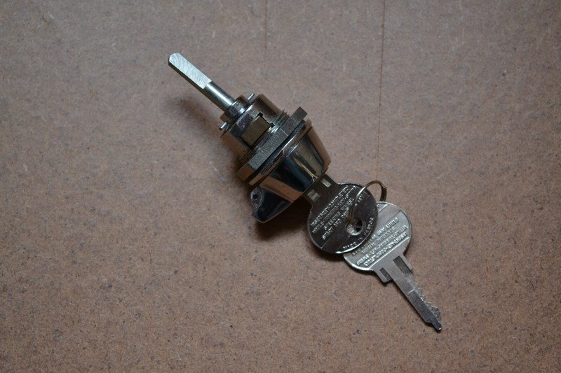 Serrure de coffre Peugeot 404 berline, marque = NEIMAN