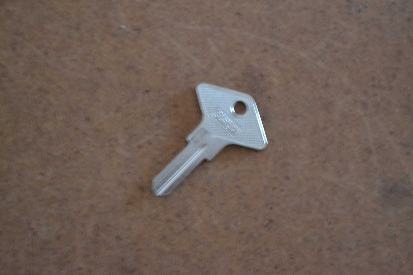 Ebauche clé vierge de porte Renault R5 R6 R12 R15 R16 R17. neuve