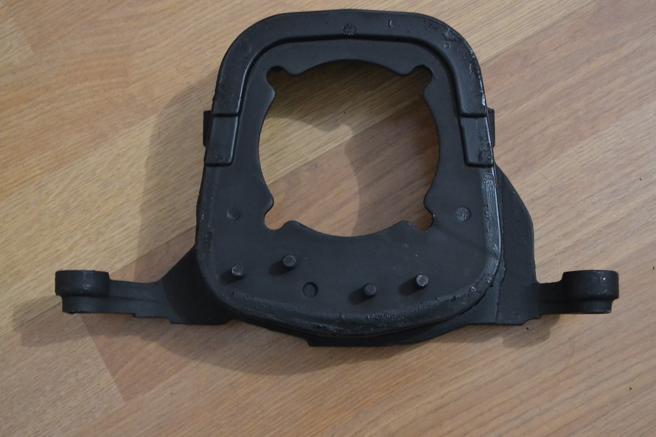Silentbloc support boîte de vitesses Peugeot 504 - 505 Diesel