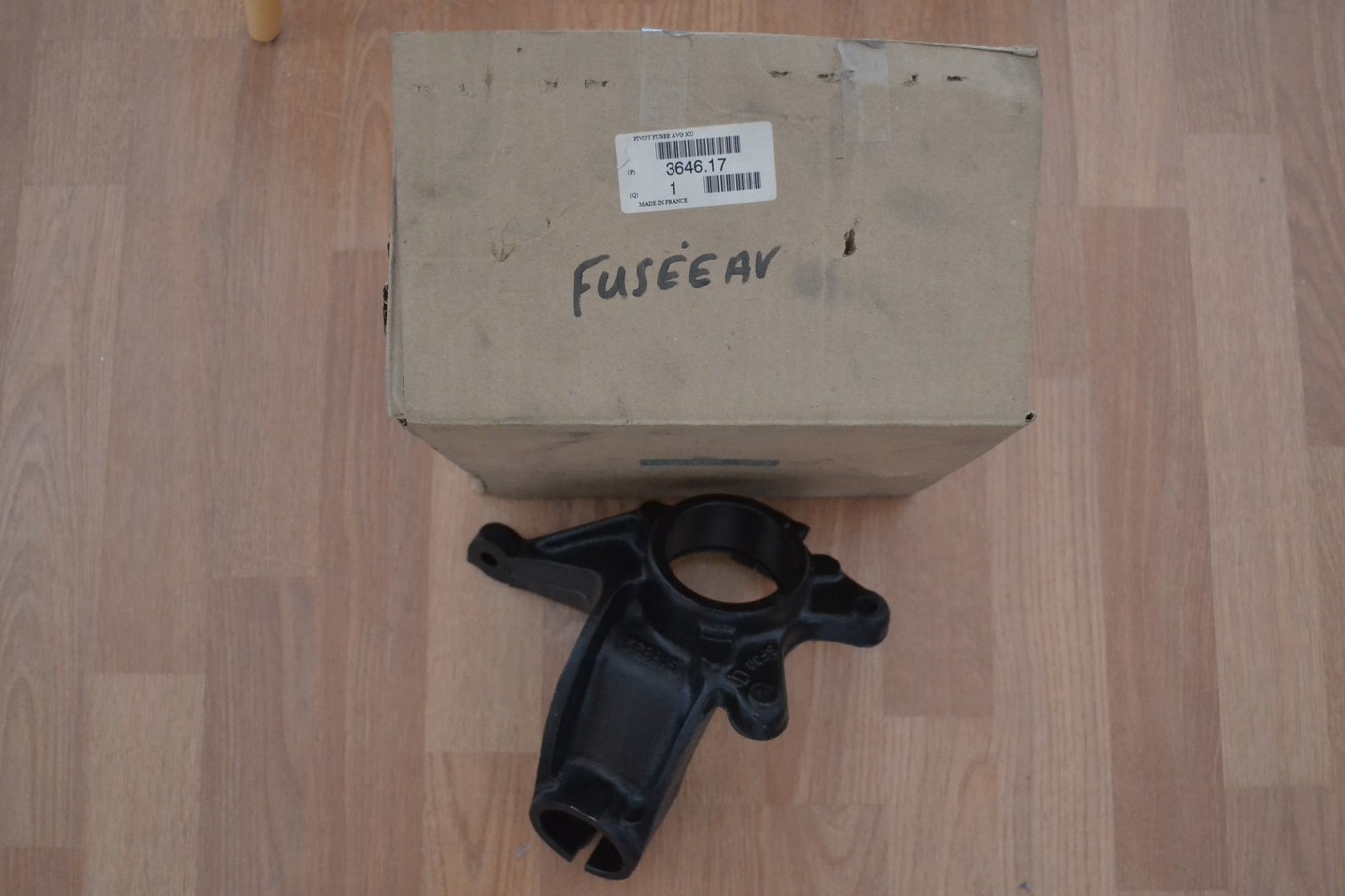 Pivot de fusée de moyeux avant gauche Peugeot 205 de 07/1987 à 12/1998