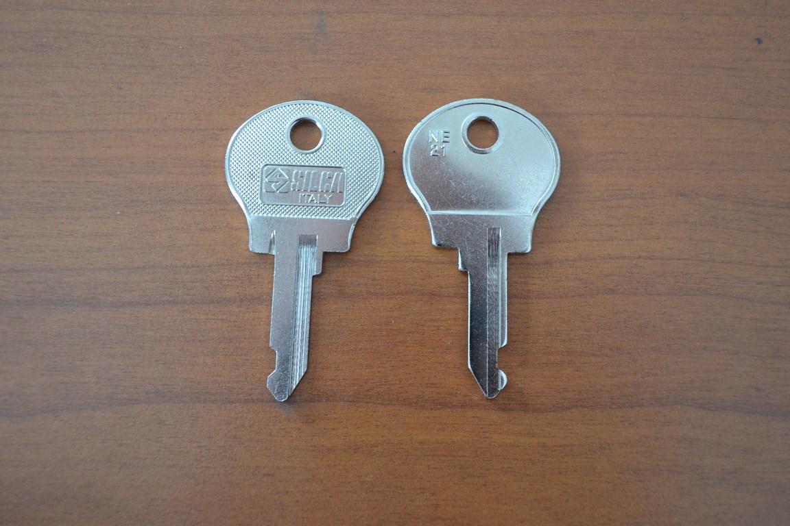 Clé vierge, nue, pour Neiman et porte pour Renault 4 / R4 de 1961 à 1981 et Citroen LN VISA