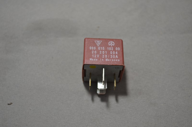 Relai becquet / aileron / spoiler Porsche Boxster 986 et 911 996