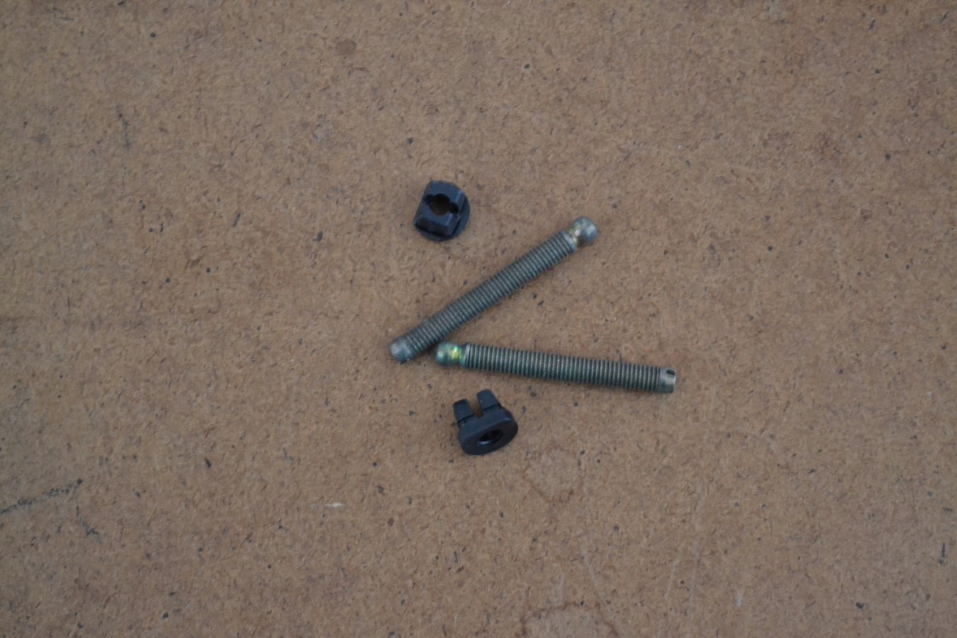 Jeux fixations de phare, inférieures, pour Phare SEV de Peugeot 104