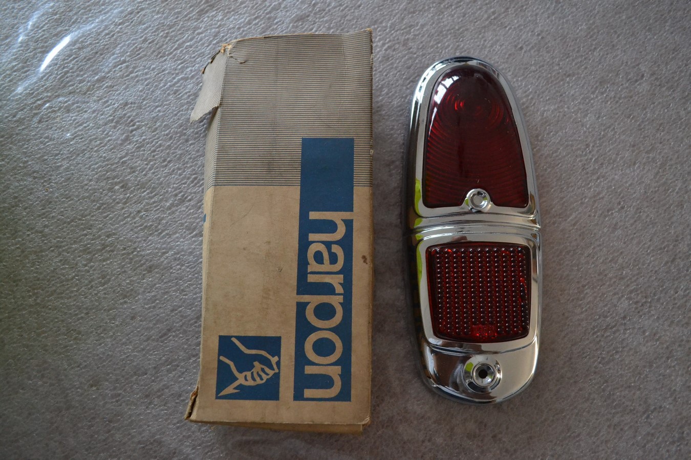 Cabochon feu arrière droit complet Peugeot 403