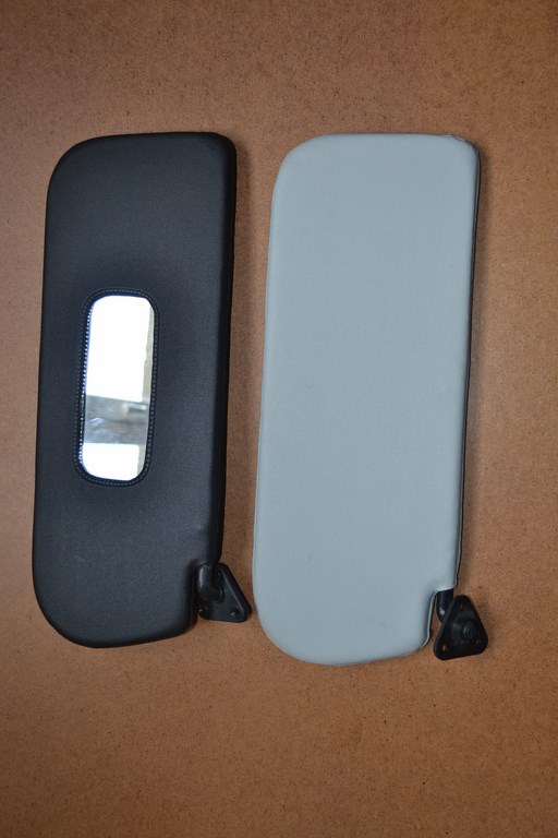 Paire pare soleil, finition gris / noir, Peugeot 404