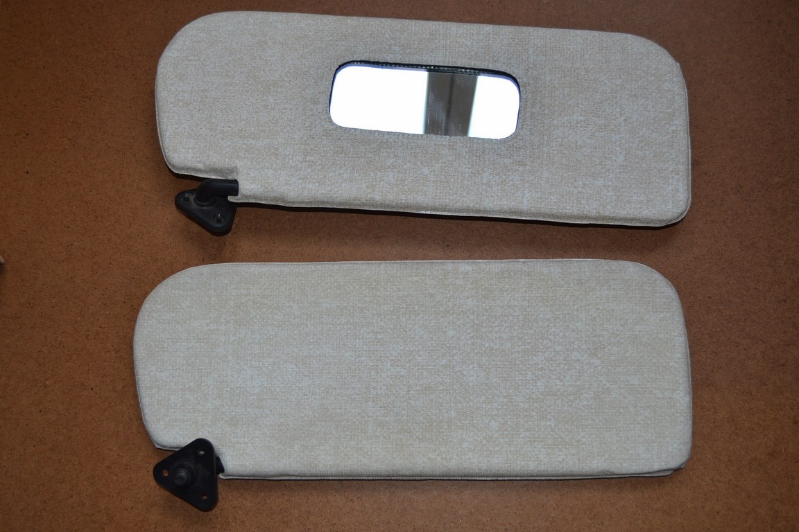Paire pare soleil, finition beige / beige, Peugeot 404
