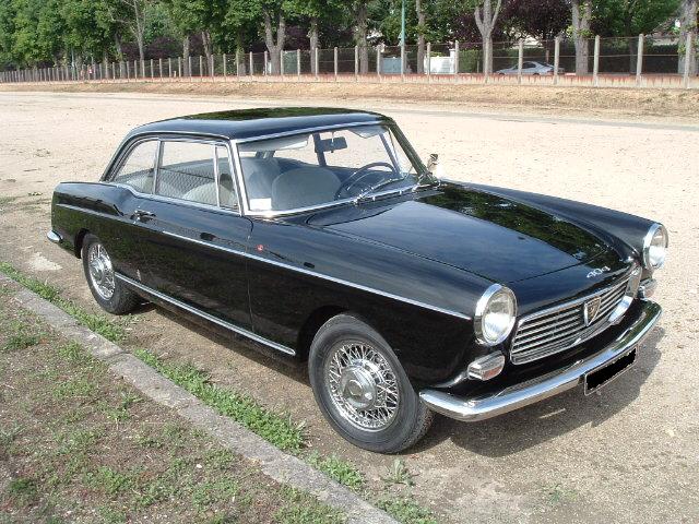 Joint de lunette arrière Peugeot 404 coupé.