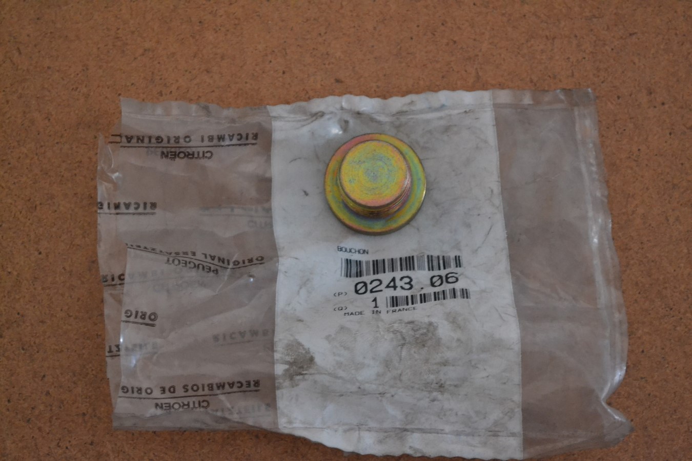 Bouchon vissé Peugeot / Citroen, diam : 22mm, pas : 150