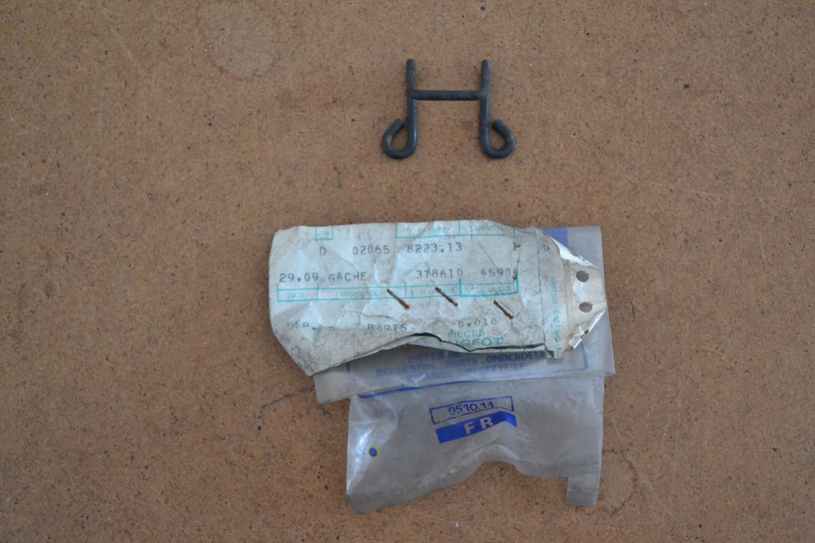 Gâche de vide poche Peugeot 305