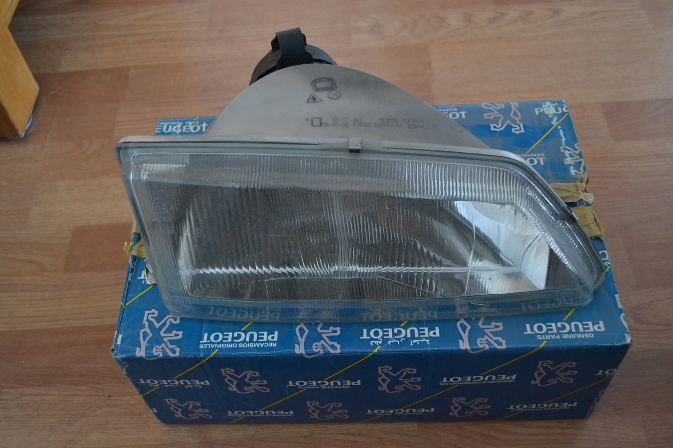 Projecteur / optique / phare avant droit Peugeot 106, marque Valeo