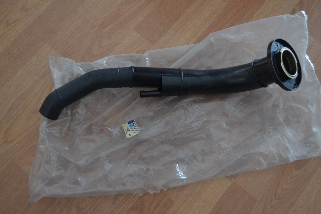 Goulotte de remplissage essence Peugeot 305 berline
