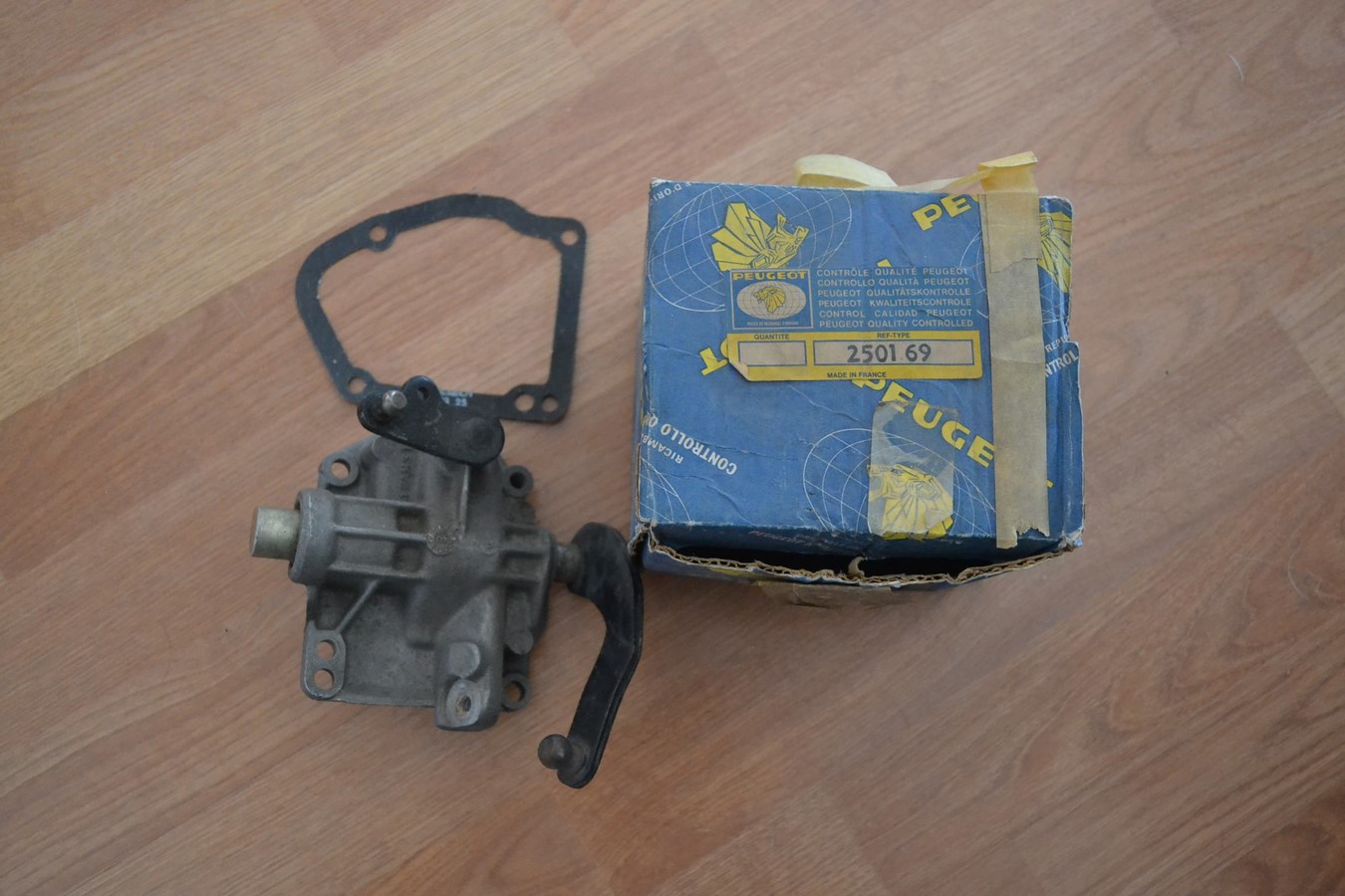 Couvercle de boîte de vitesses Peugeot 304 SL GL