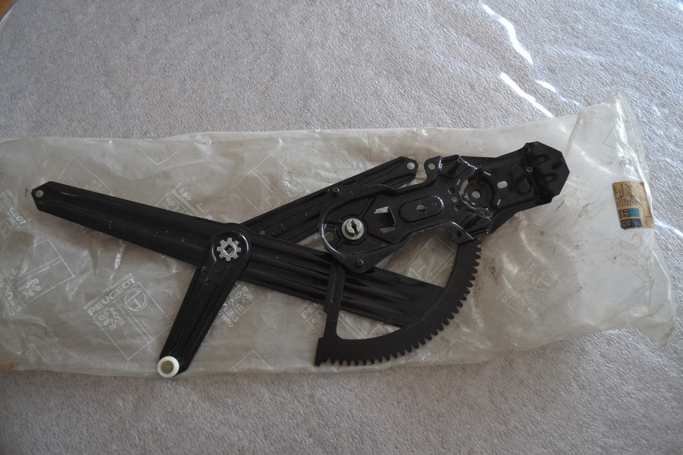 Crémaillère lève vitre gauche Peugeot 205 / 309 5 portes, neuve