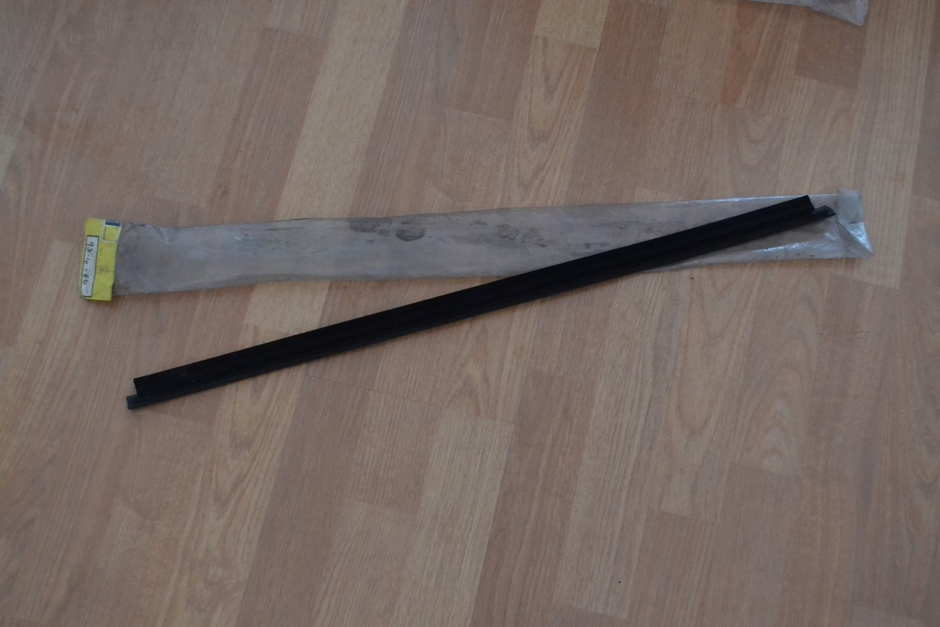 Lèche vitre intérieur porte avant gauche pour Peugeot 205 / 309