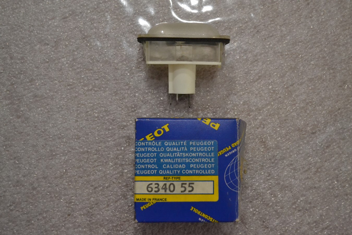 Eclaireur plaque de police Peugeot 305 berline avant 1979 neuf d\'origine
