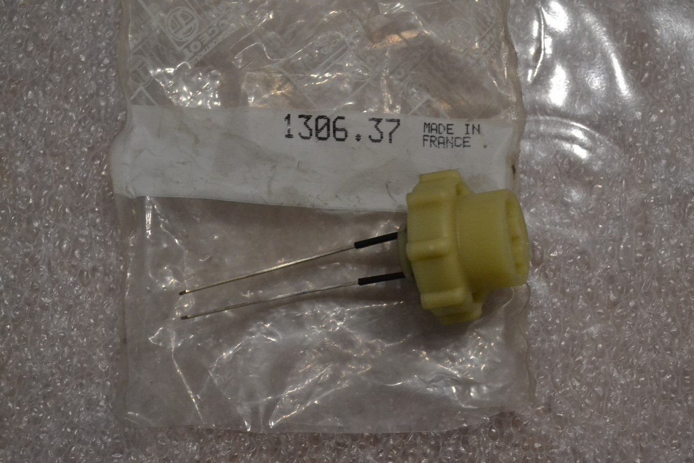 Contacteur de niveau d\'eau Peugeot 504 neuf d\'origine