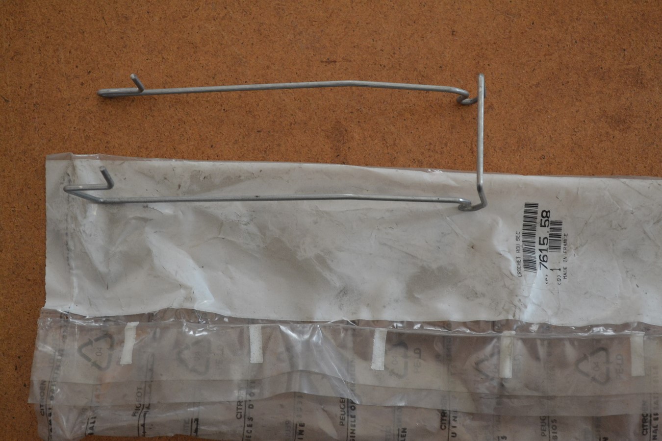 Crochet de support de roue de secours pour Peugeot 106