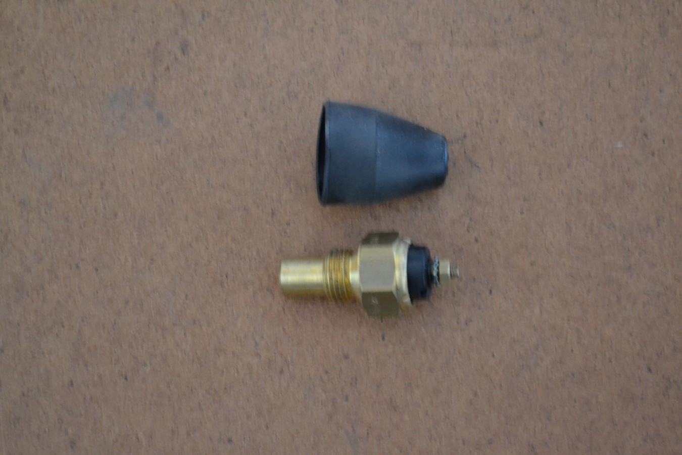 Thermocontact 115° pour Peugeot 404 - 504 avec moteur Indenor + son isolant