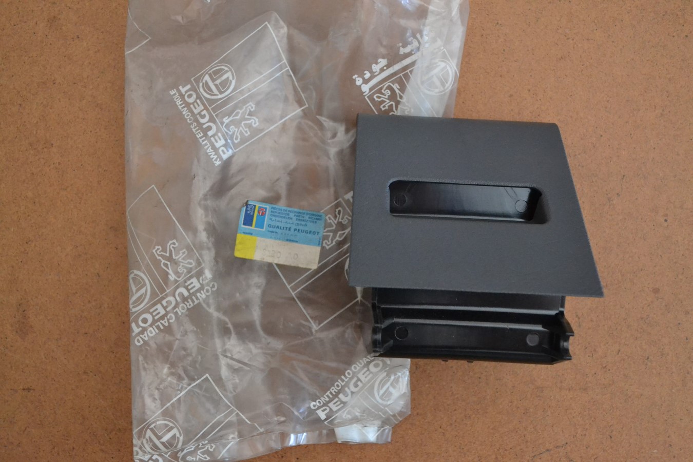 Cendrier arrière de console centrale Peugeot 405 gris anthracite